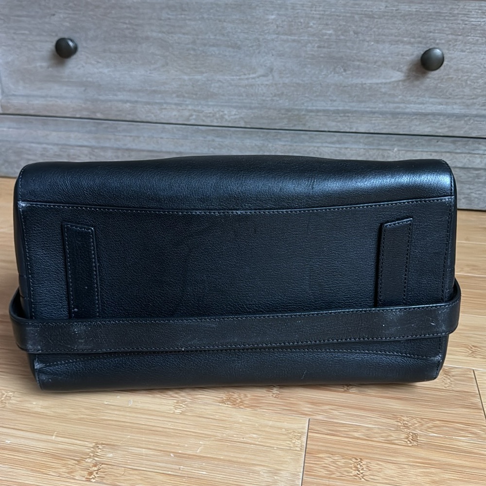 Givenchy Medium Antigona Bag in Grained Goatskin Black Leather - Picture 9 of 9